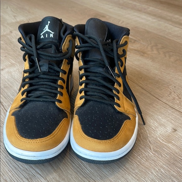 Jordan Black and Tan Sneakers Classic High-Top Design - Picture 3 of 5